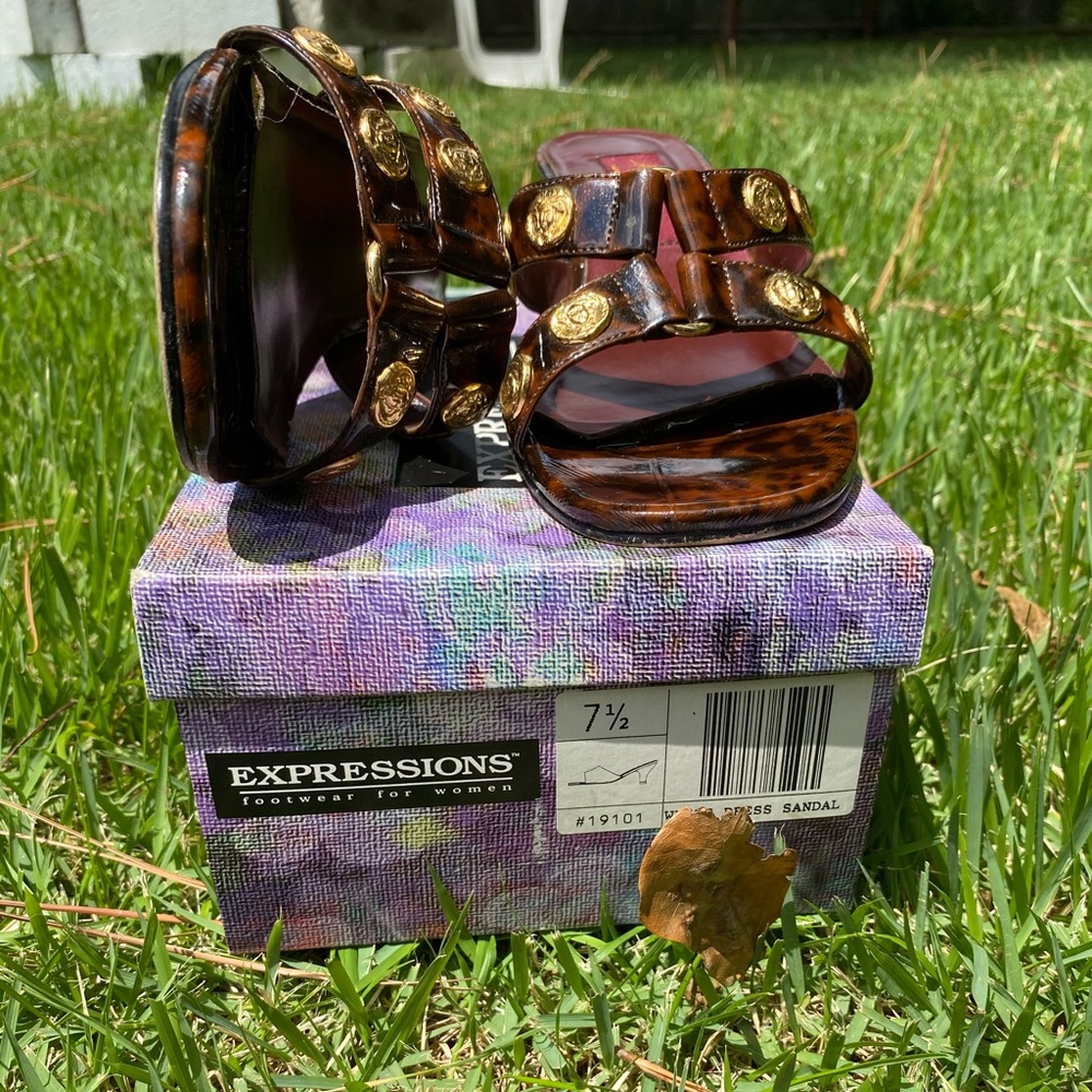 🚨❤️EXPRESSIONS SANDALS🚨❤️ - Picture 2 of 6